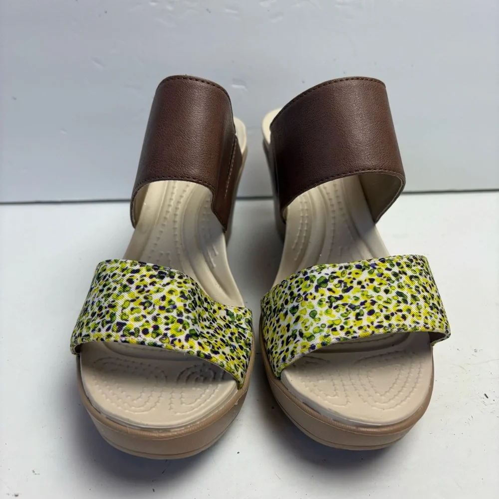 CROCS Leigh II Brown and Yellow Wedge Sandals size 10